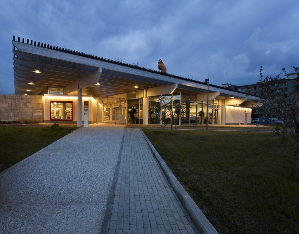 “le creste” cultural centre in rosignano marittimo, italy / area progetti & una2