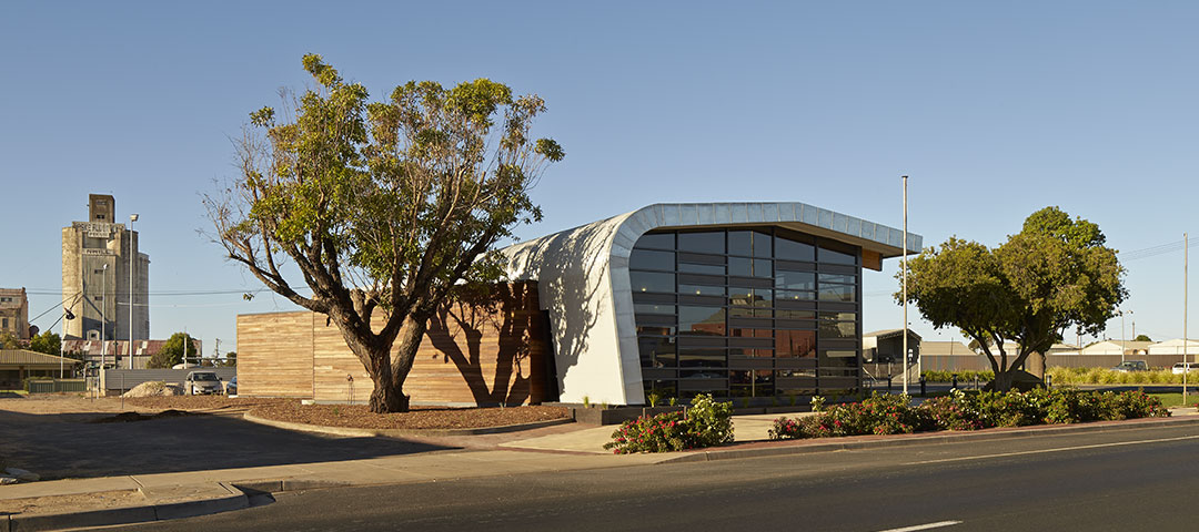 Hindmarsh shire council corporate offices / k20 architecture