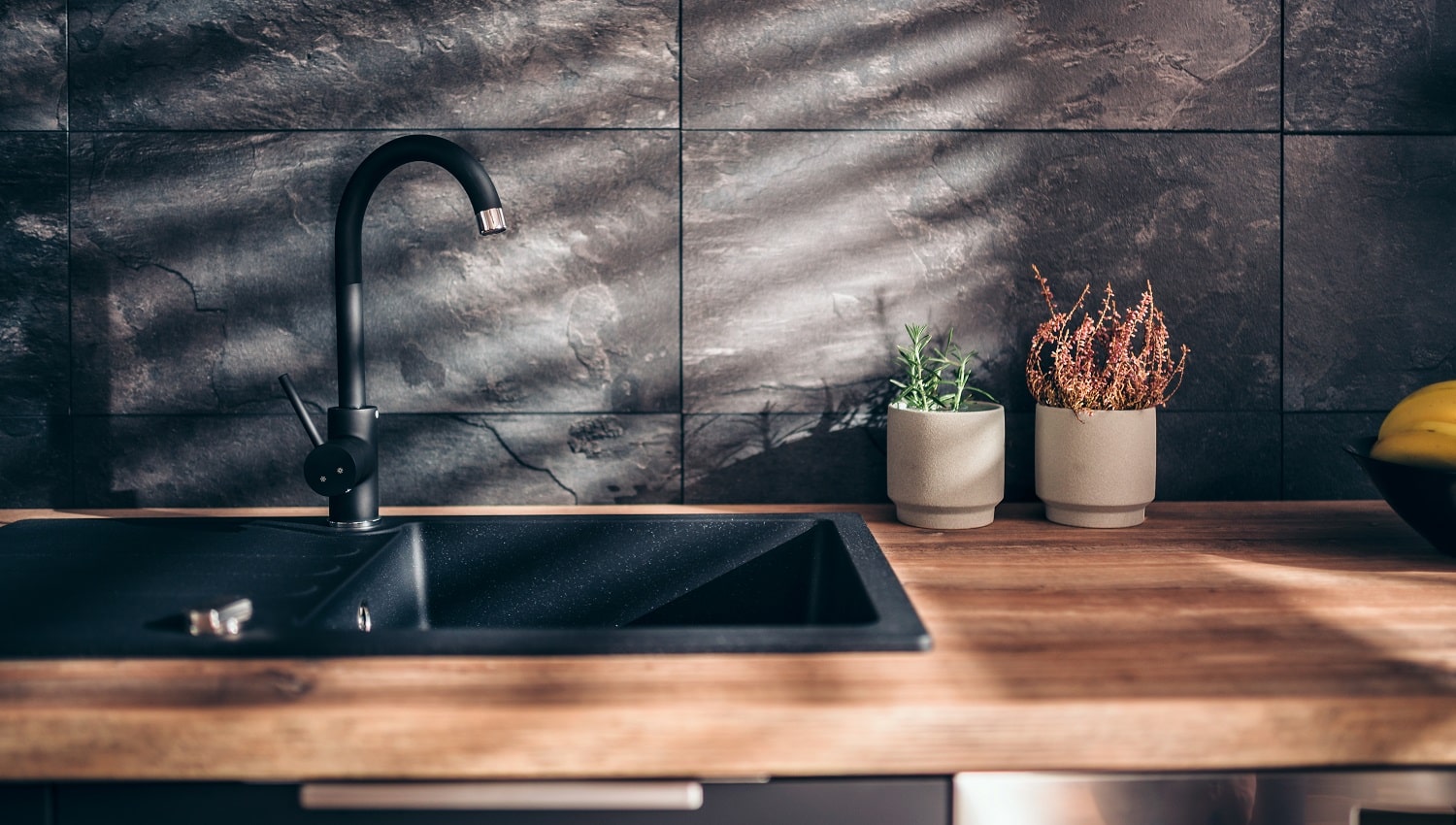 Modern kitchen with black sink and fronts