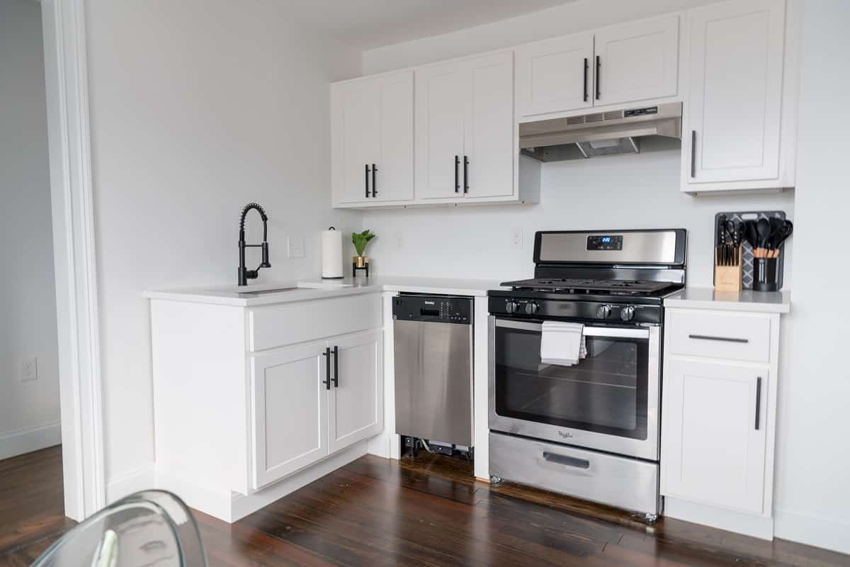 Differences between a kitchen and a kitchenette