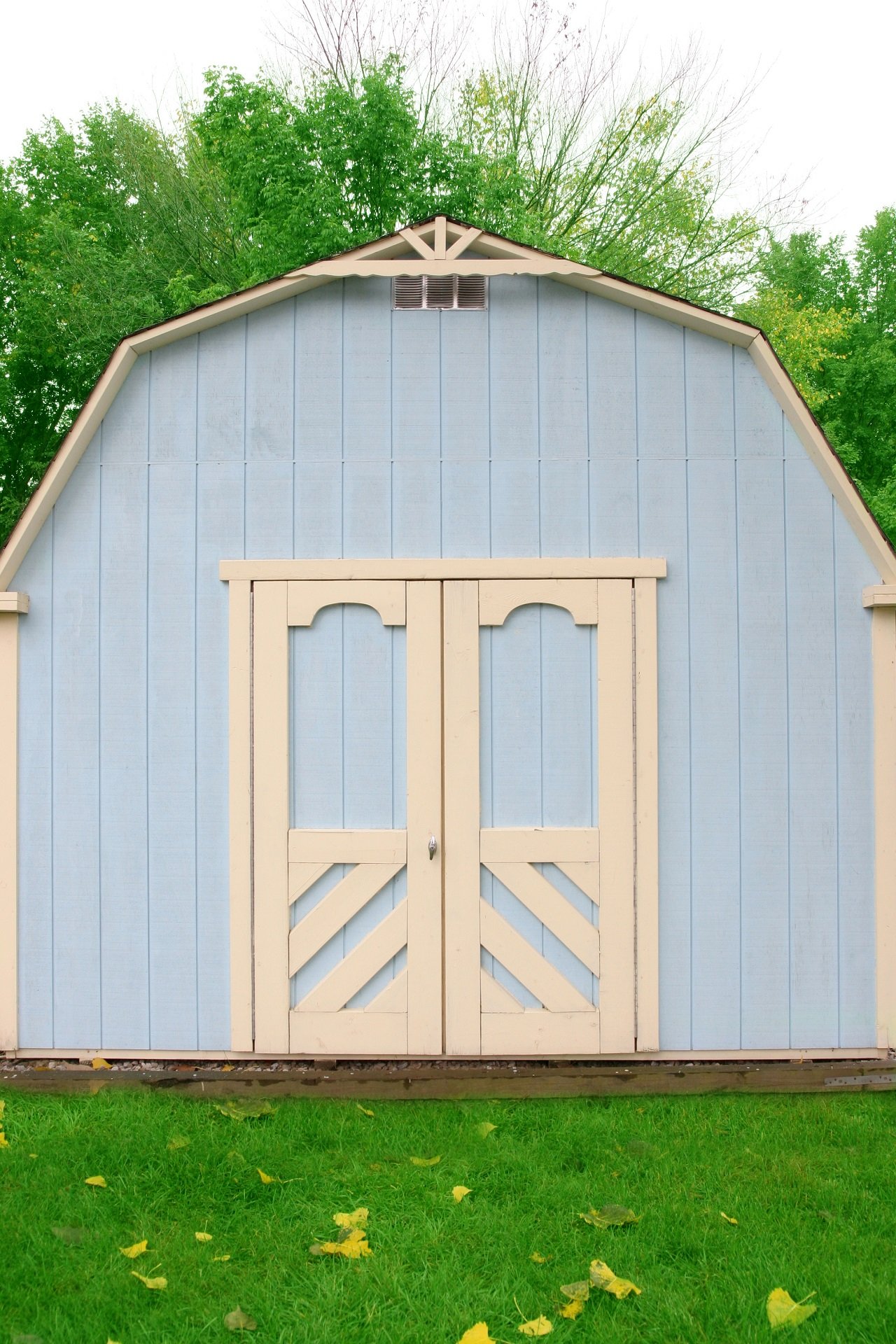 Details a little garden tool shed in america. Gambrel sheds.